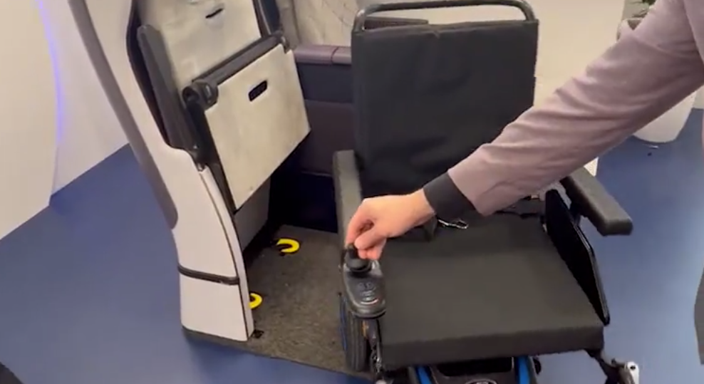 Новое кресло упростит перелеты для инвалидов