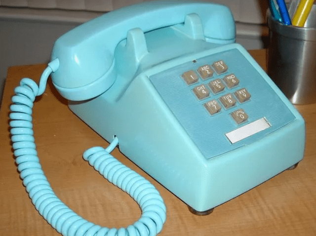 фото кнопочного телефона