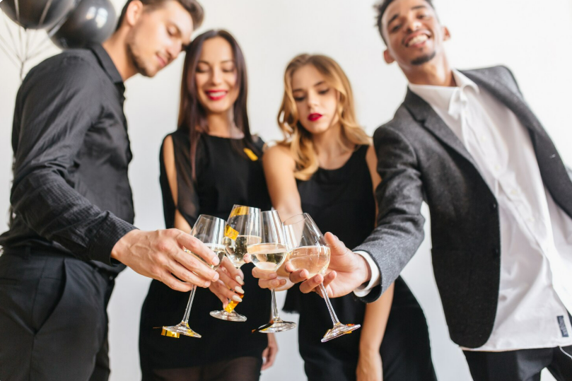 Оригинальные корпоративные подарки на Новый год: идеи, которые зацепят и оставят след